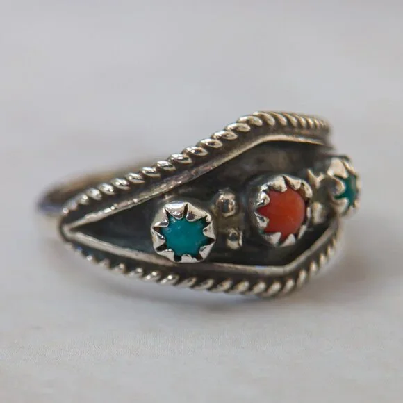 Sterling Silver Turquoise & Coral Trio Ring, Sz 5.5 — Southwest twist-wire - Picture 11 of 13